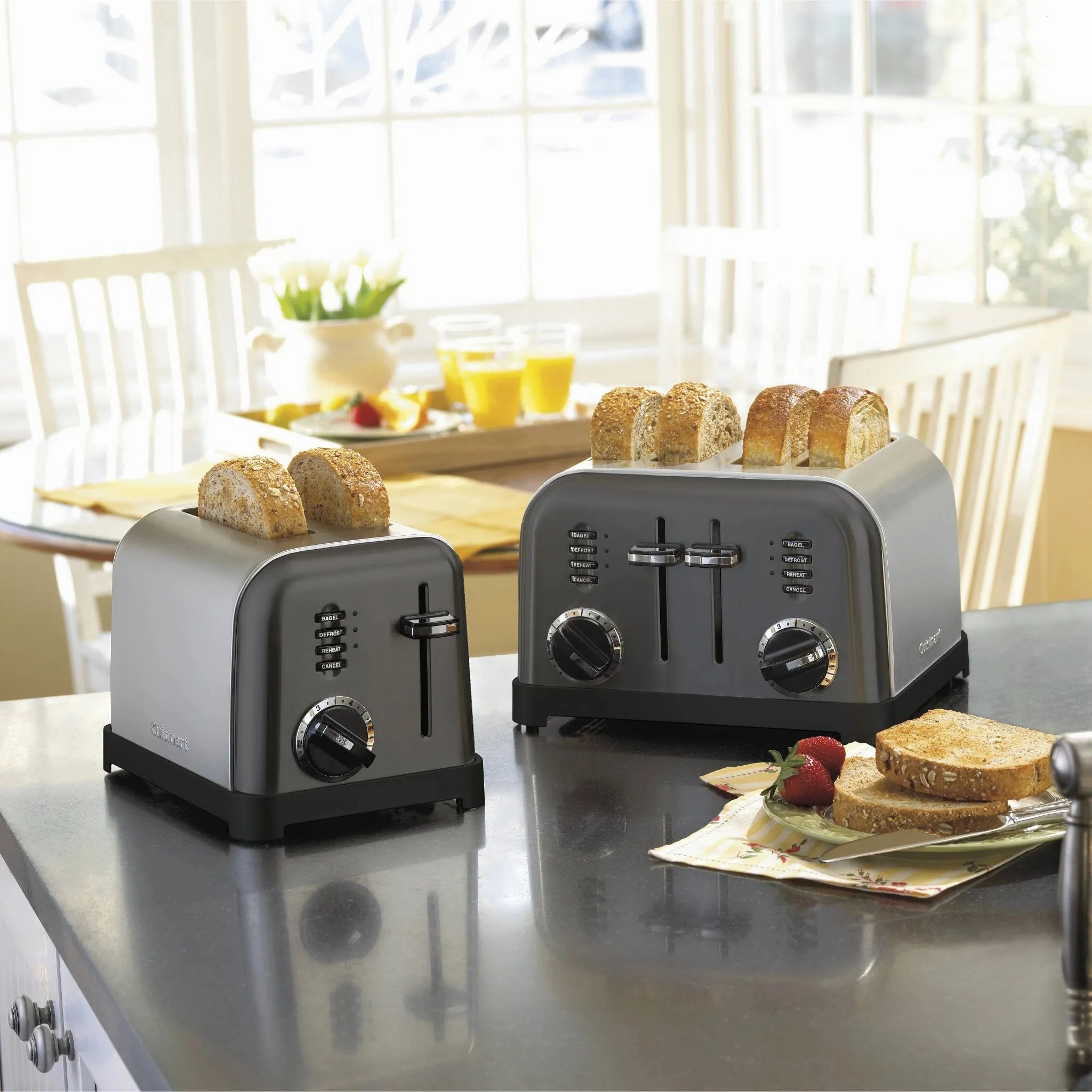 2-Slice Classic Toaster - Black Stainless Steel
