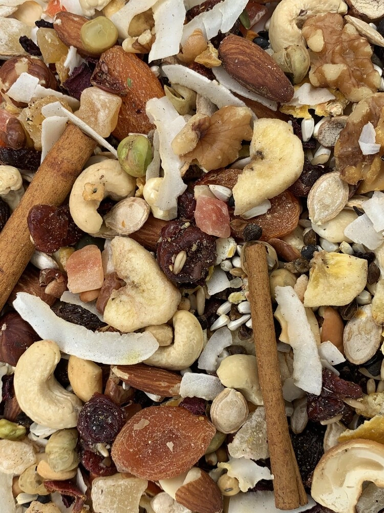 Goldenfeast Bountiful Bird Food Madagascar Blend for Large Birds