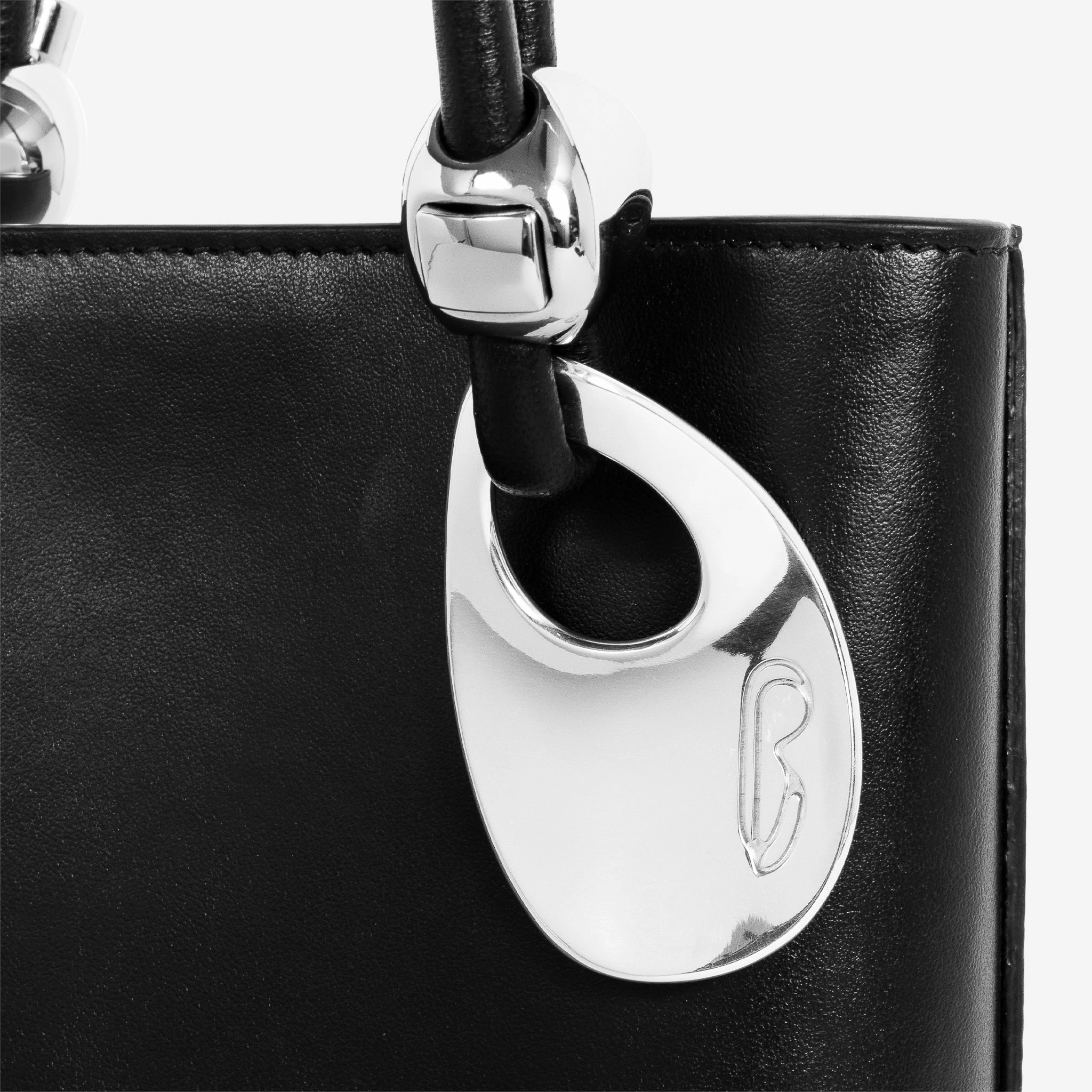 Noona Tote Small Black | Chrome
