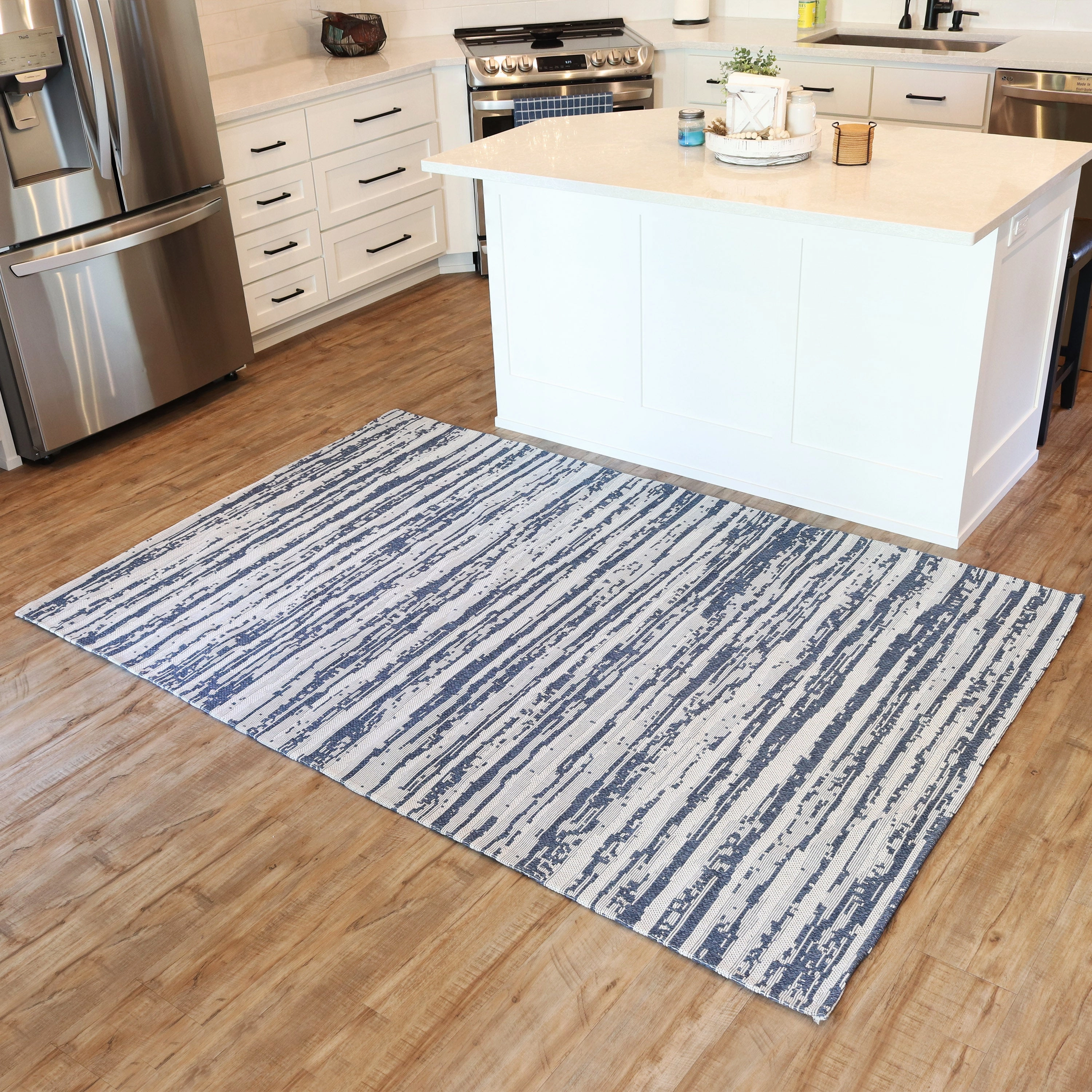 Sunnydaze Allusive Boundaries Indoor Area Rug in Midnight - 5 Ft. x 7 Ft.
