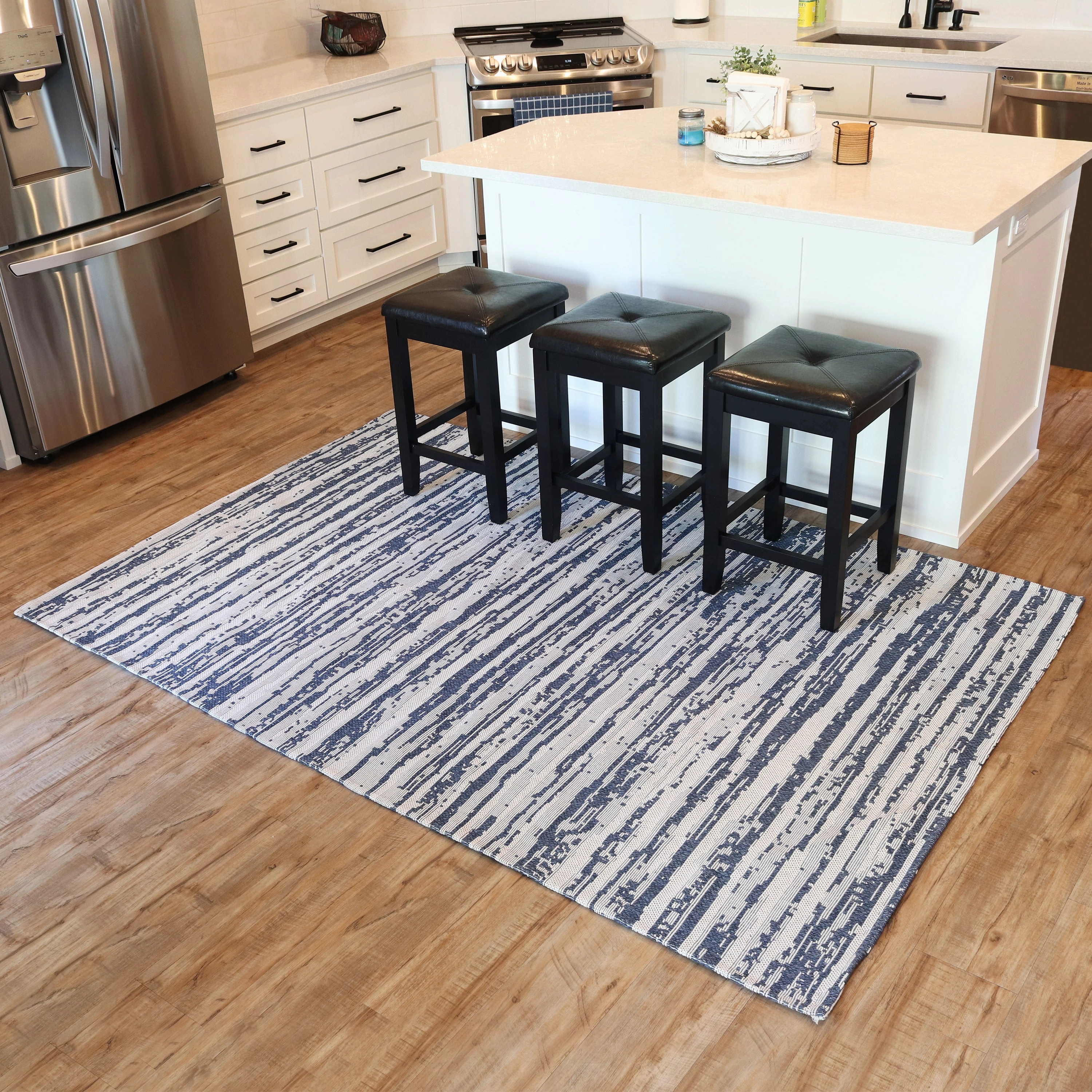 Sunnydaze Allusive Boundaries Indoor Area Rug in Midnight - 5 Ft. x 7 Ft.