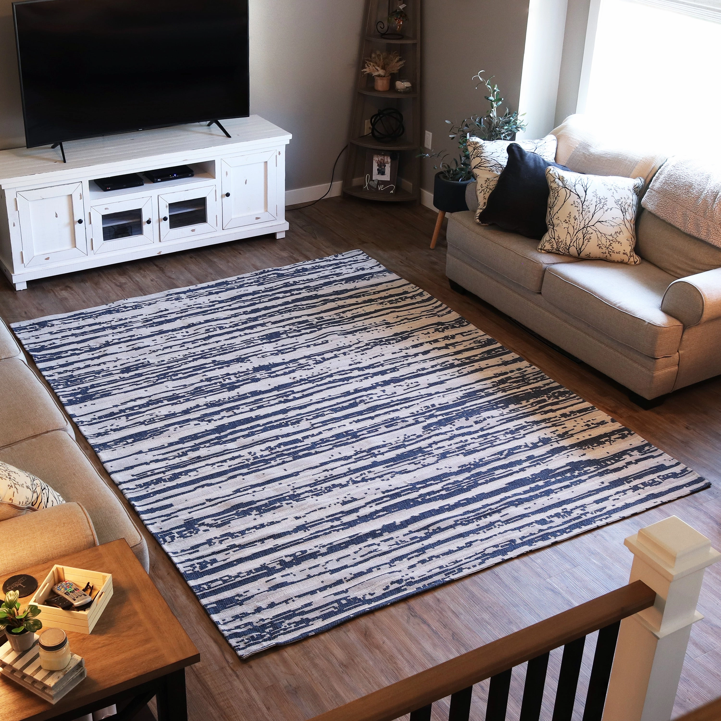Sunnydaze Allusive Boundaries Indoor Area Rug in Midnight - 8 Ft. x 10 Ft.