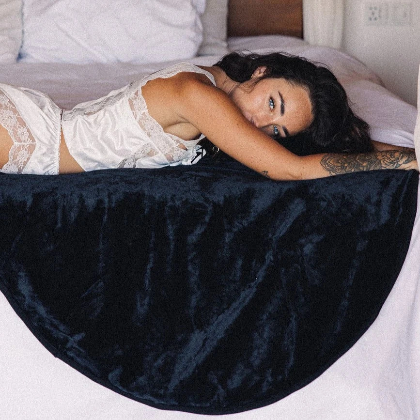 Waterproof Splash Blanket™️ - Black on Black Double Veluxe  Round XS